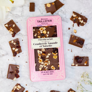 Un des savoir-faire de Maison Taillefer : le chocolat ! Croquantes, gourmandes, mais surtout raffinées et délicates, nos tablettes sont toujours plus originales et délicieuses. Quelle que soit votre préférence, nos chocolatiers sont en quête permanente de nouveauté. Et vous, pour laquelle vous craquez ?

#teatime #gourmandises #madewithlove #savoirfairefrançais #partage #maisontaillefer #moment #chocolate #chocolatlover #chocolatelover #pink #sweet #cranberrie #almond #noisette #nuts #frenchtouch #frenchchocolate #food #foodlovers